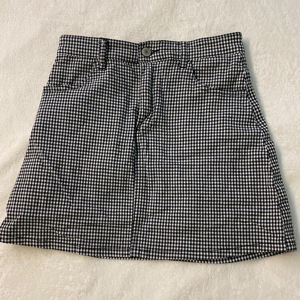 Brandy Melville black & white small plaid skirt
